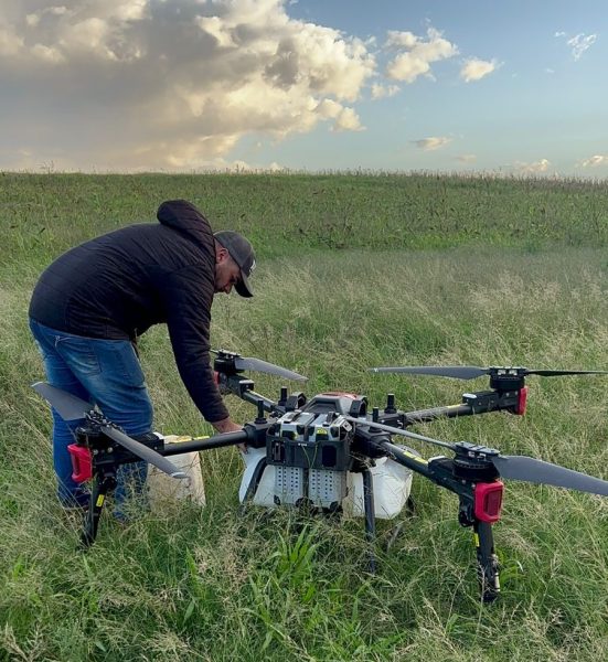 Maior drone agrícola do Brasil é demonstrado no Campus