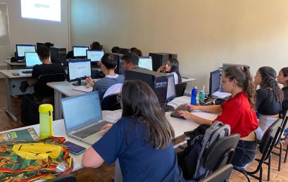 Curso de Ciência da Computação da Unicruz promove oficinas de informática para jovens do Projeto Pescar