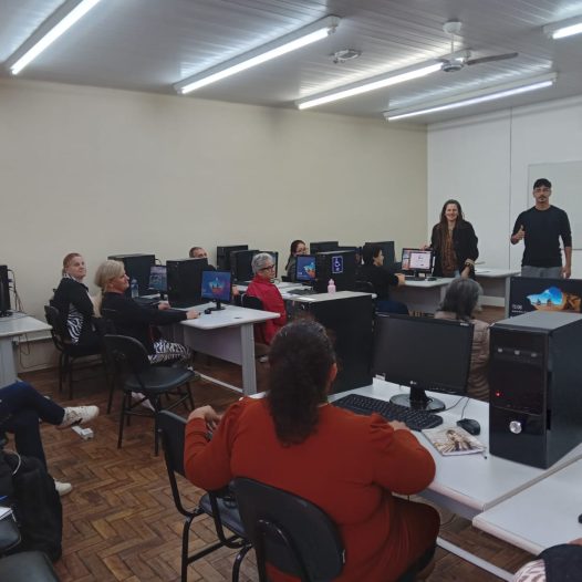 Nova turma do curso de Inclusão Digital para Idosos inicia atividades na Unicruz