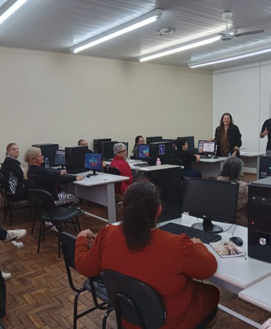 Nova turma do curso de Inclusão Digital para Idosos inicia atividades na Unicruz