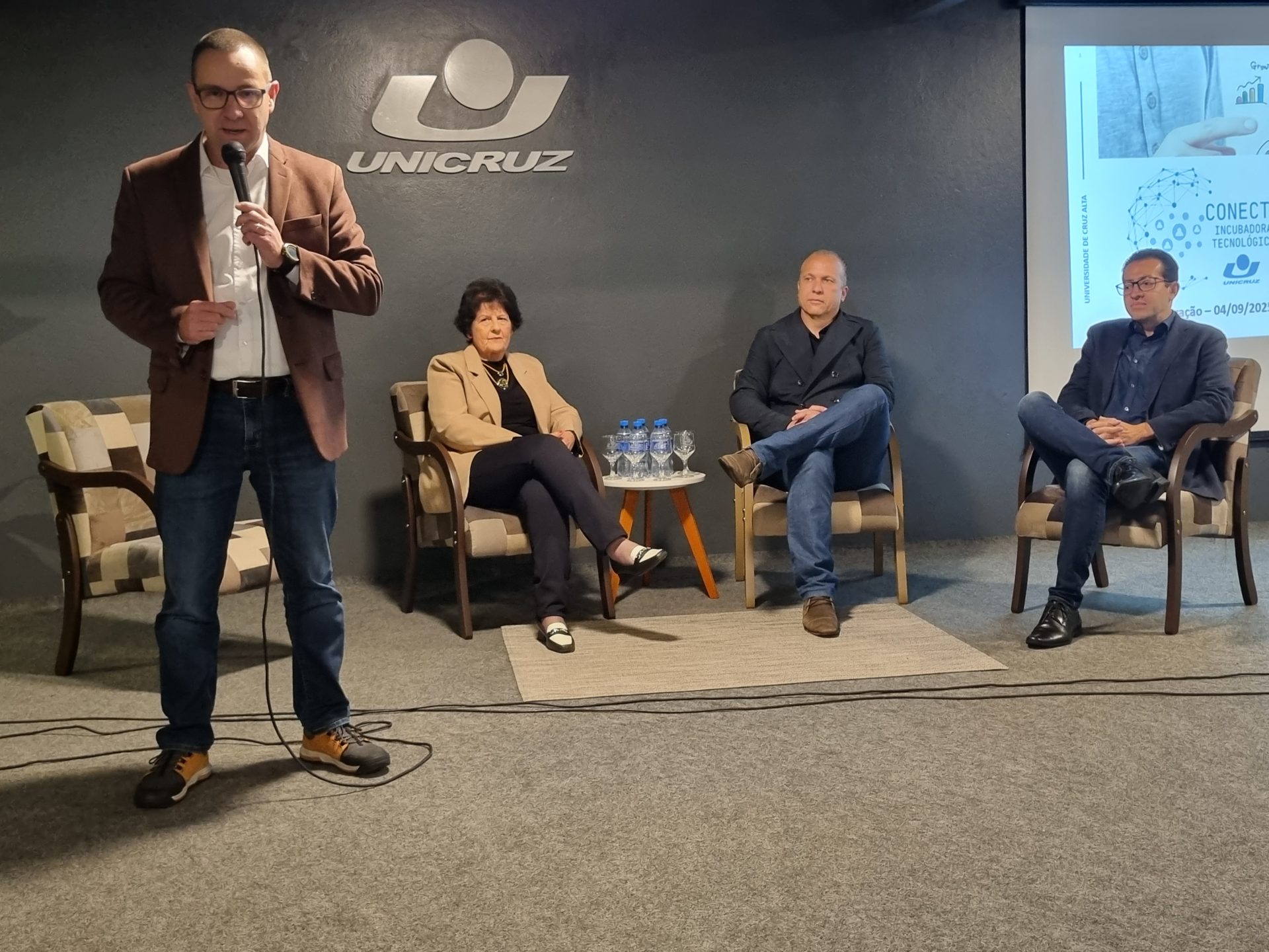Unicruz inaugurou incubadora tecnológica CONECTA