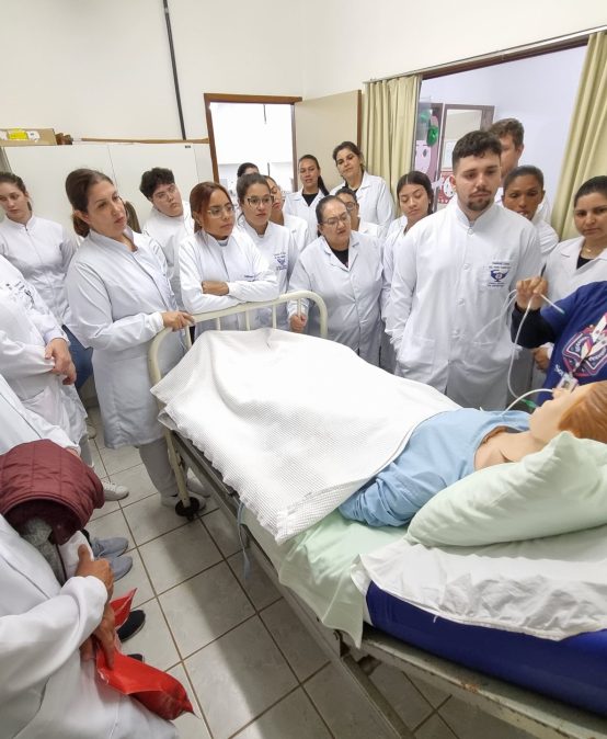 VISITAÇÃO NOS LABORATÓRIOS