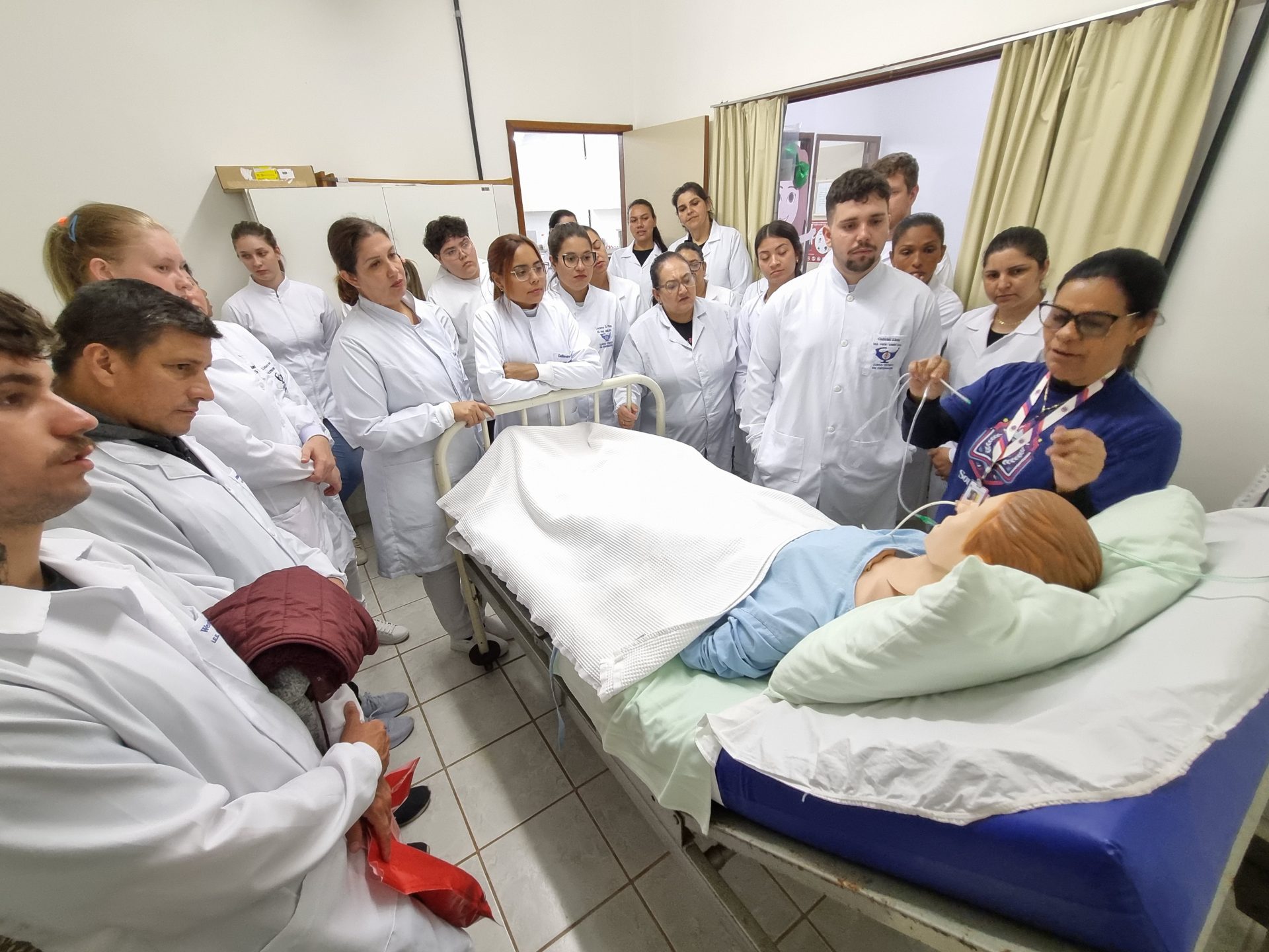 VISITAÇÃO NOS LABORATÓRIOS