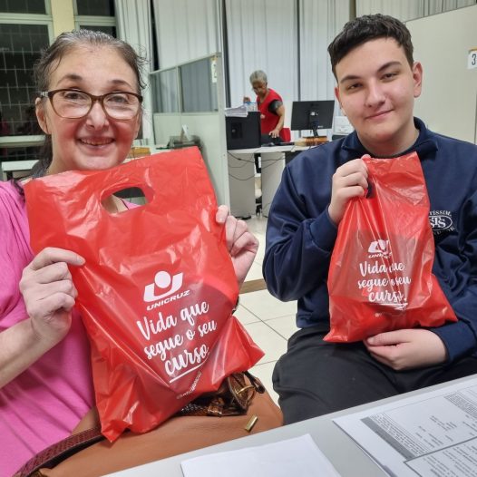 MÃE E FILHO SÃO OS PRIMEIROS MATRICULADOS