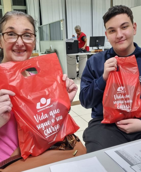 MÃE E FILHO SÃO OS PRIMEIROS MATRICULADOS