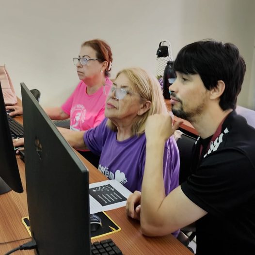 IDOSOS RECEBEM CERTIFICAÇÃO DE INCLUSÃO DIGITAL