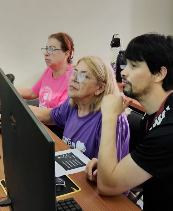 IDOSOS RECEBEM CERTIFICAÇÃO DE INCLUSÃO DIGITAL