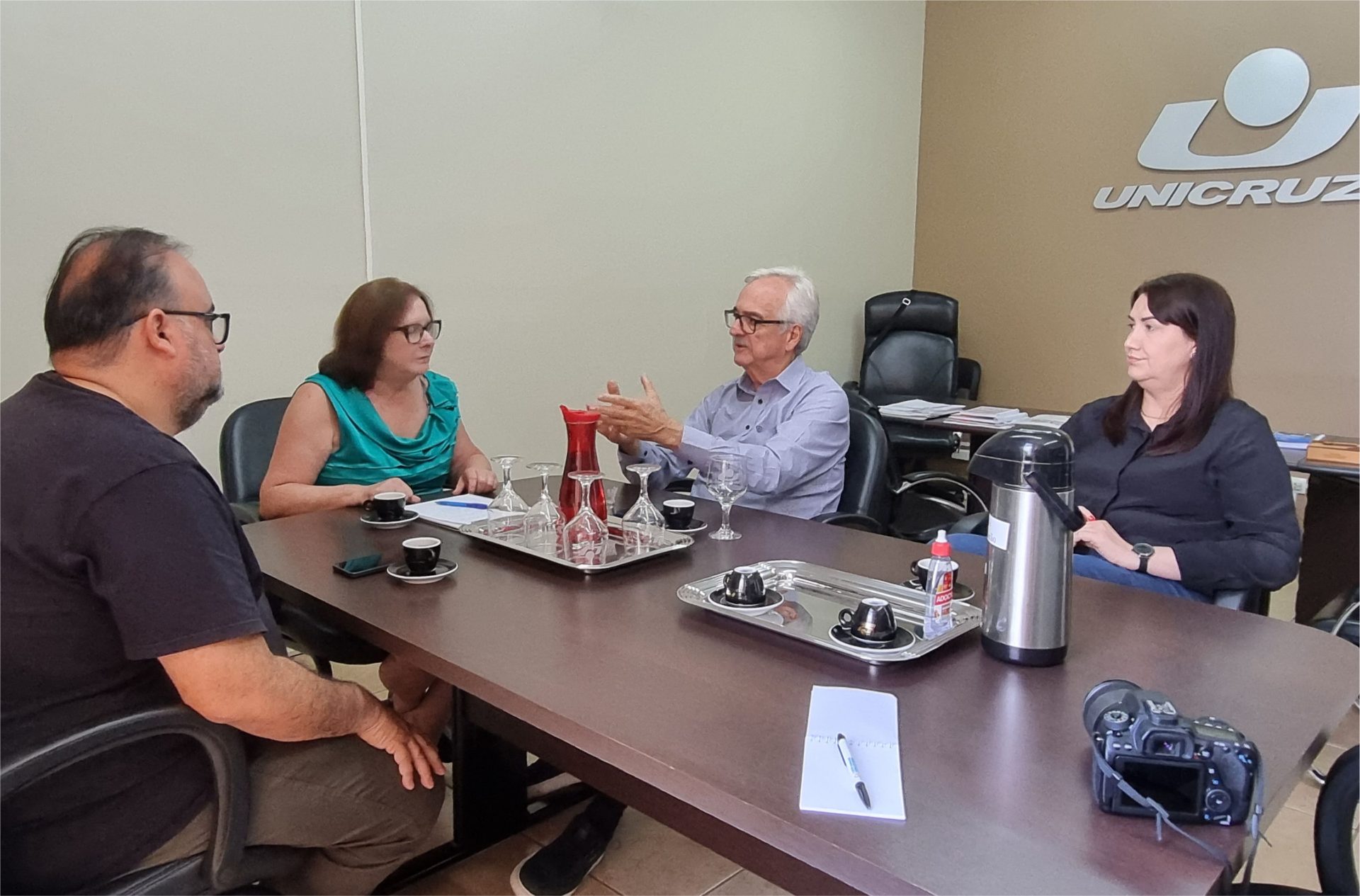 RELAÇÕES INSTITUCIONAIS COM AGENTES POLÍTICOS RELAÇÕES INSTITUCIONAIS COM AGENTES POLÍTICOS