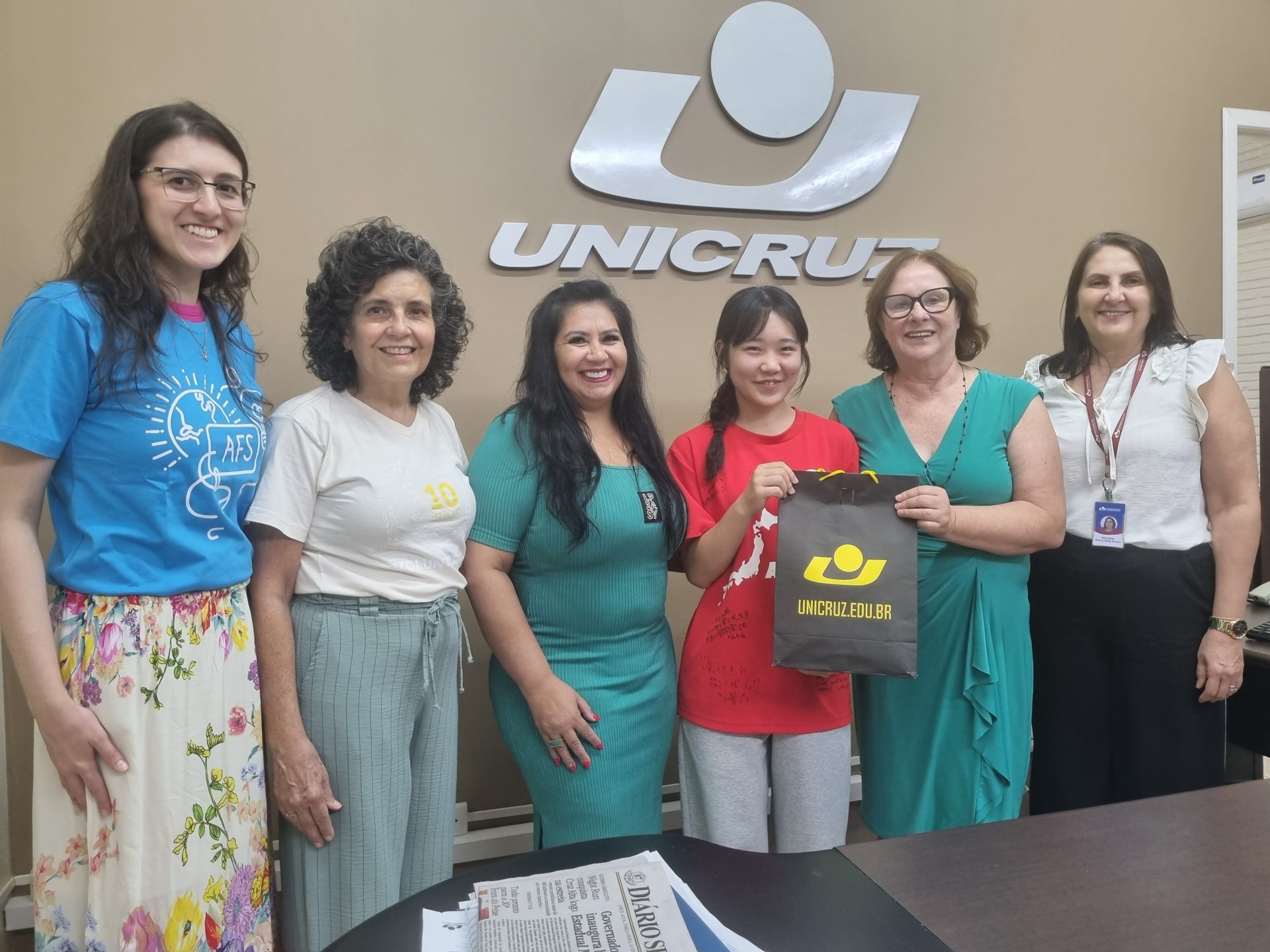 ADOLESCENTE JAPONESA DIVULGA PROGRAMA DE INTERCÂMBIO NA UNICRUZ