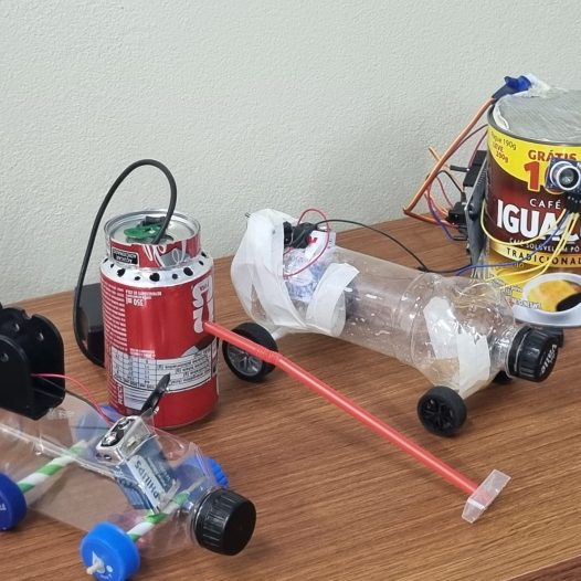 ALUNOS FAZEM PROTÓTIPOS DE ROBÔS