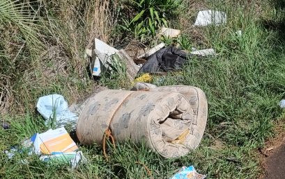 LIXO URBANO E ENTULHOS VOLTAM A SER DESCARTADOS NA ESTRADA DO CAMPUS