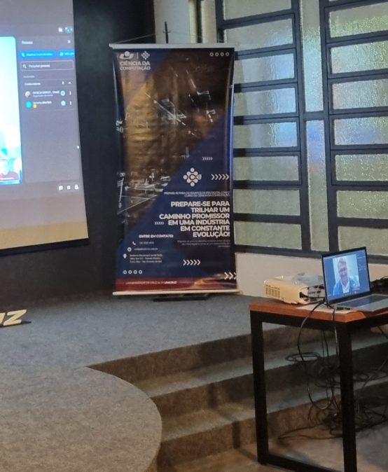 PALESTRA: PSICÓLOGO ORIENTOU ACADÊMICOS PARA O ENADE